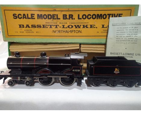 Bassett Lowke O gauge compound 41109, Black, Early Crest, electric three rail, in very good condition, box is fair. UK P&amp;