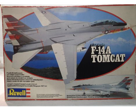 1/32mm scale RevellF.14A Tomcat kit, large model 61 cm long and 59 cm wingspan, appears complete/unchecked, box has wear. UK 