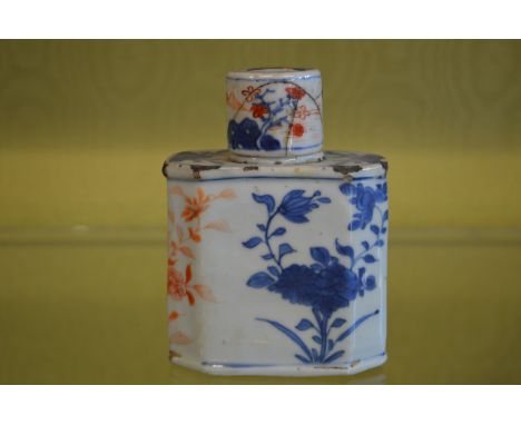 An Imari tea caddy and cover.