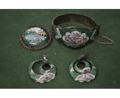 Chinese Canton enamel jewellery to include bracelet, brooch and pair of earrings.