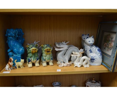 A shelf of decorative Chinese porcelain etc.