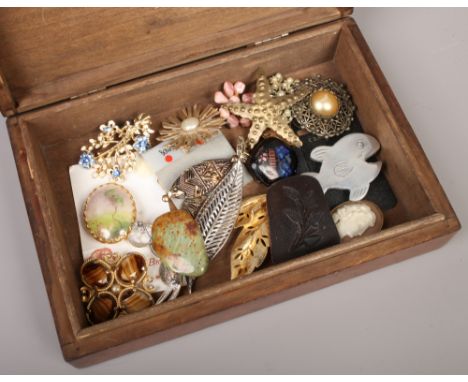 A box of vintage costume jewellery brooches including spray brooch, hardstone and cameo examples.