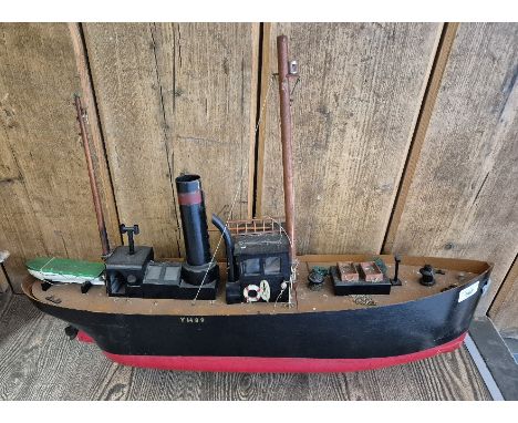 A radio controlled wooden model fishing boat YH89.