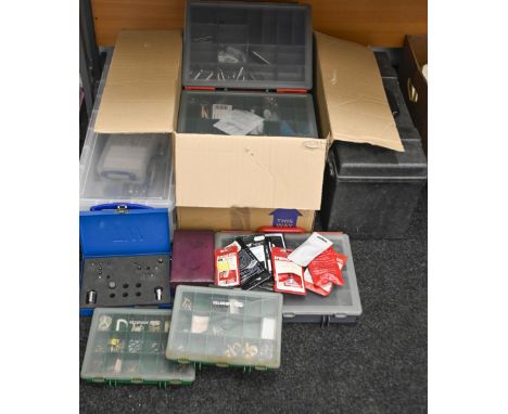 Miscellaneous tools, fixtures and fittings in plastic cases 