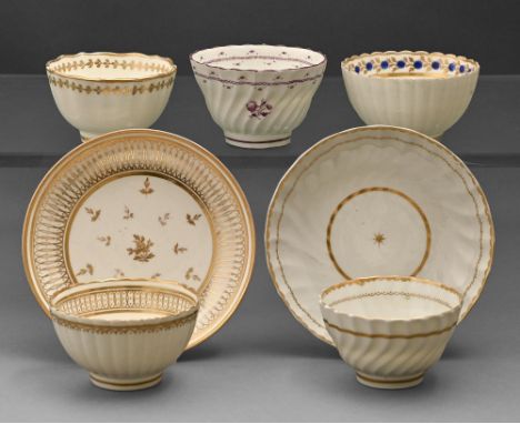 Miscellaneous English porcelain tea bowls and saucers, c1800, to include Worcester and Caughley, saucer 13.8cm diam (7)  Some