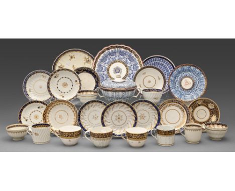 A Flight Worcester Royal Lily pattern broth bowl, cover, stand and dessert plate, c1790, 12.5cm h, underglaze blue crescent a