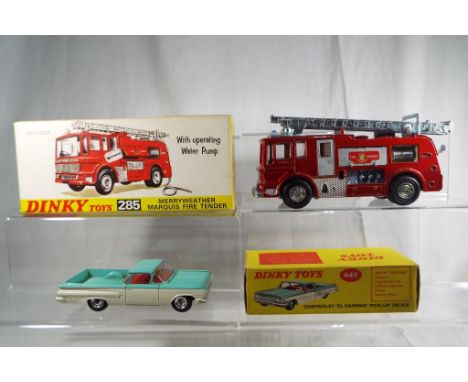 Dinky Toys - Merryweather Marquis Fire Tender with operating water pump # 285 mint in picture box with leaflet (mint crushing