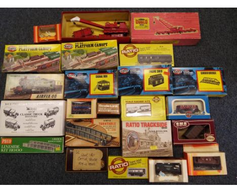 Model Railways - A good lot to include a quantity of scenics including, an engine shed, signal box, platform canopy and turnt
