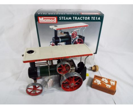 Mamod - a Steam Tractor TE1A, near mint in box with all accessories - Est £60 - £100