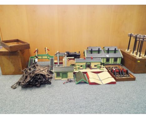 Model railways - a collection of very good quality O gauge scenics and similar to include engine sheds, platforms, foot bridg