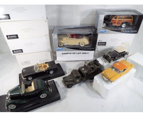 Welly - fifteen 1:24 scale diecast model motor vehicles and similar, all appear mint in boxex within white card packing boxes