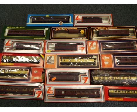 Model Railways - A good lot to include seventeen 00 gauge model railway carriages, predominantly boxed, to include, Lima, Hor