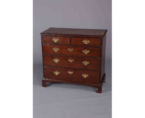 A SMALL GEORGE III MAHOGANY CHEST OF DRAWERS, with moulded and crossbanded top over two short above three long graduated draw