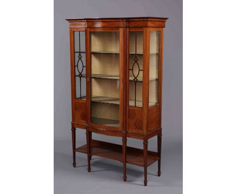 AN EDWARDIAN INLAID MAHOGANY VITRINE, with bowed breakfront section fitted with a door, raised on square-section tapering leg