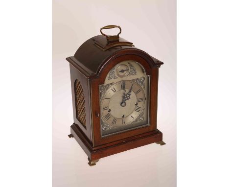A GEORGE III STYLE MAHOGANY WESTMINSTER CHIME BRACKET CLOCK, CIRCA 1920, the case with break-arch top, brass fret sides and o