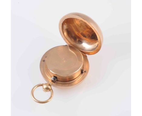 AN 18 CARAT GOLD SOVEREIGN CASE, of characteristic form with push-button releasing the hinged cover which encloses a sprung c