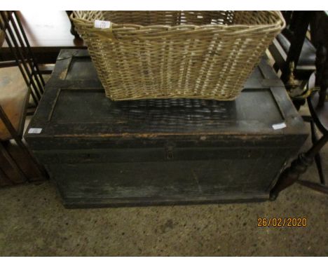METAL BOUND OAK TRUNK