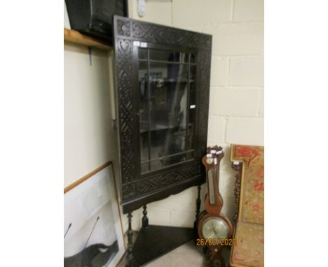 19TH CENTURY OAK FRETWORK CARVED FLOOR STANDING CORNER CUPBOARD WITH SINGLE GLAZED DOOR ON A BOBBIN TURNED STAND