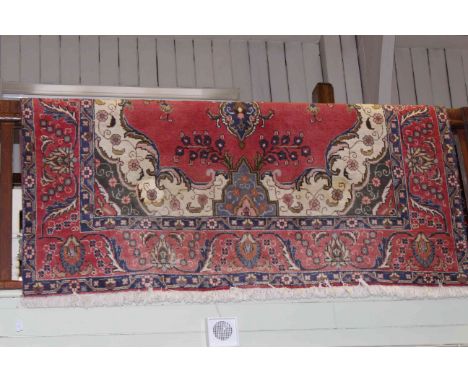 Rose ground traditional carpet 2.90 by 2.00.