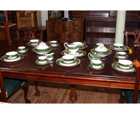 Spode Harrogate white, green and gold dinner set, Y8237, approximately 45 pieces.