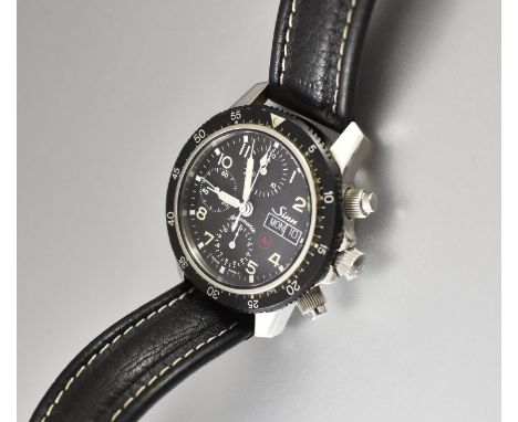 Sinn-Fliegerchronograph, Modell 103 St Ar. Drehbare Lunette und Zifferblatt schwarz, beidseitige Saphirverglasung. Krone und 