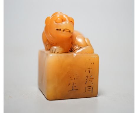 A Chinese Shoushan stone seal, early 20th century, lion-dog finial 3cm