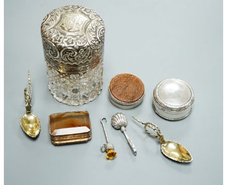 A mid 18th century counter box (adapted?), 4cm, a George V silver pill box, a banded agate set copper snuff box, two small gi