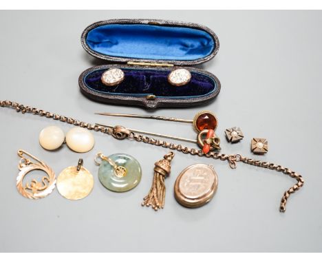 Minor jewellery including a 9ct chain(a.f.), 11.7 grams, a Persian gold coin pendant, gross 2 grams, a yellow metal pendent s