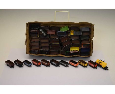 Mixed quantity of seventy-one Graham Farish and Peco loose N gauge wagons (71)