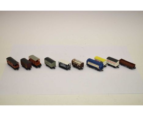 Mixed quantity of sixty-six loose N gauge wagons by brands to include; Peco, Lima, Graham Farish, etc. (66)