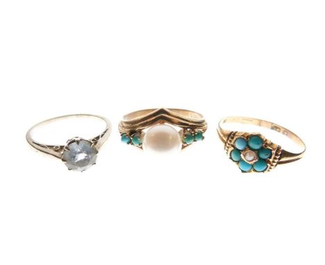 Three 9ct gold dress rings, to include a turquoise-set flowerhead cluster, approx size P, pearl and turquoise ring, approx si