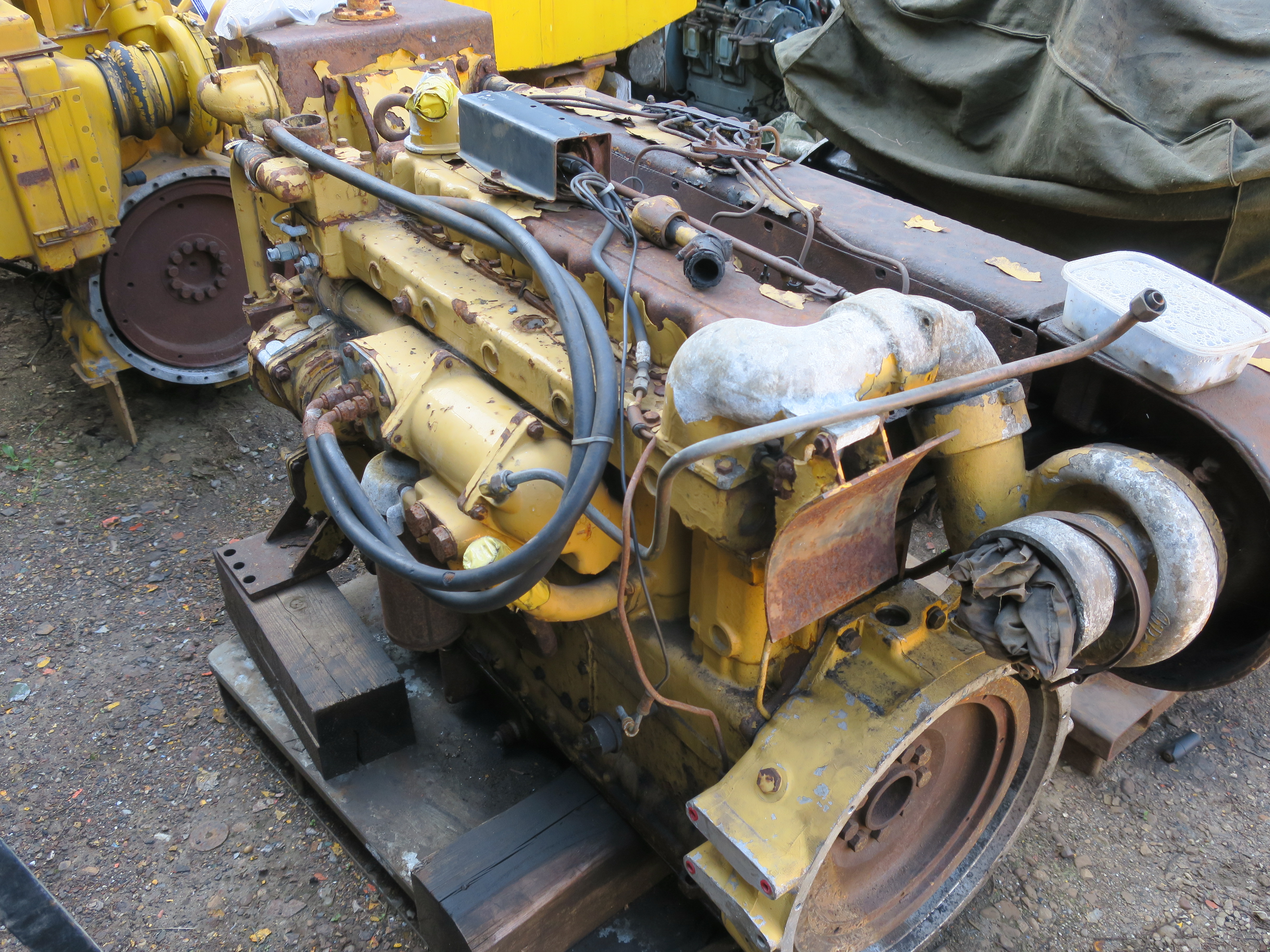 * Caterpillar D333 6 Cylinder Diesel Marine Engine