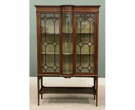 A FINE EDWARDIAN MAHOGANY CHINA CABINET, twin glazed door with central convex glazed panel, inlaid, on tapered supports and w