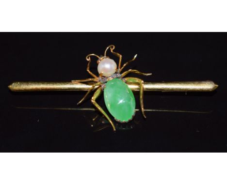 Chinese&nbsp;18k gold brooch in the form of a spider set with a jade cabochon and a pearl, 4.4g, 5.6cm&nbsp;