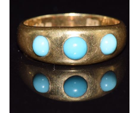 Victorian 18ct gold ring set with three turquoise cabochons, London 1899, 4.8g, size K