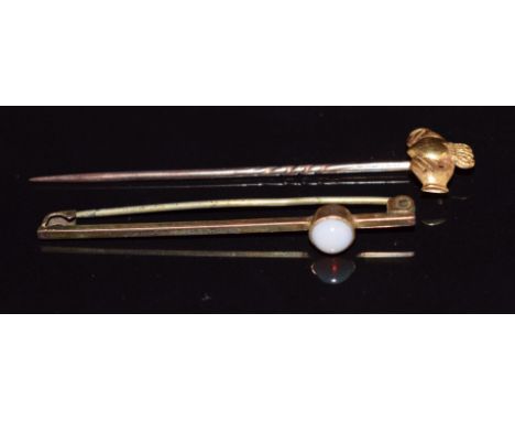 An 18ct &amp; 9ct gold&nbsp;claddagh&nbsp;stick pin and a 9ct gold brooch set with an opal, 3.3g