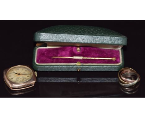 A 9ct tri-coloured gold Russian style wedding band (3.9g), section of 18ct gold stick pin (1.8g) and gold plated watch