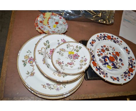 Five pieces of Wedgwood 'Swallow' pattern china, comprising: two dinner plates, two soup bowls and a side plate; an Aynsley '