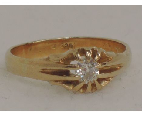 A 9ct gold signet ring having a diamond insert .25ct in a moulded claw setting, approx 4.9g