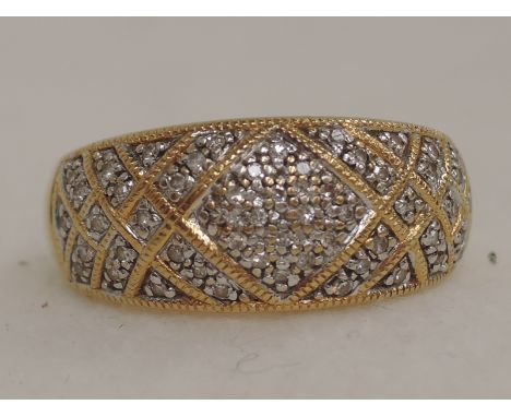 A ladies band ring having diamond chip decoration on an 18ct gold loop, approx 7.2g