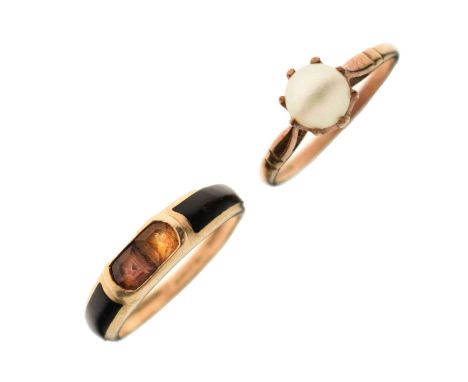 Onyx, garnet and citrine inset 9ct gold ring, size O approx, and a cultured pearl single stone 9ct gold ring, size R approx, 