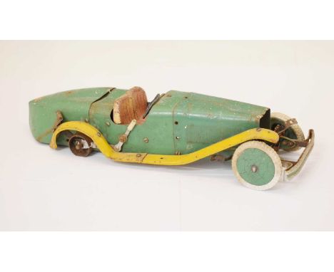 Meccano - Early 20th century green painted No.2 Constructor car, tinplate in construction, the two from wheels with green hub