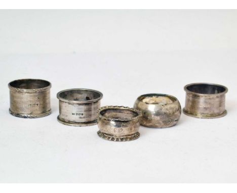 Pair of George V silver napkin rings, with engine-turned decoration, sponsor's mark of Walker &amp; Hall, together with three