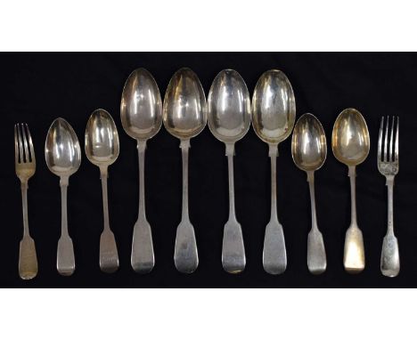 Quantity of silver Fiddle pattern flatware, 540g approx