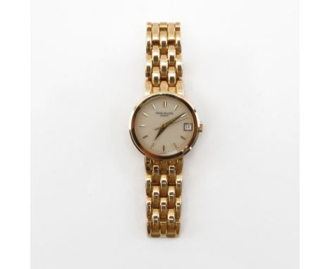 Man's Patek Philippe 18 Karat Yellow Gold Calatrava 3998/1 Automatic Movement Bracelet Watch. Case measures 33mm. Stamped 750