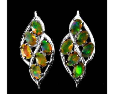 A pair of 925 silver opal set earrings, L. 2.5cm.