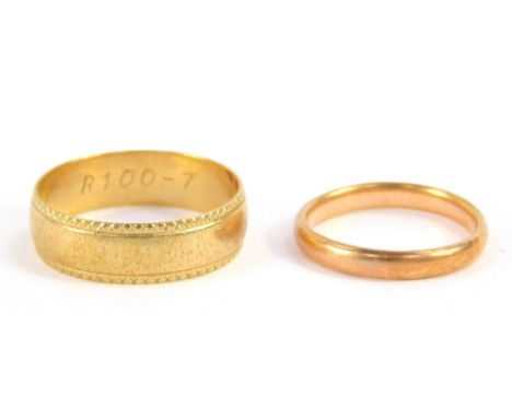 Two 9ct gold wedding bands, sizes N and V, 6.0g.