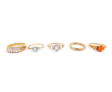Four 9ct gold and gem set rings, sizes O-U, and a 9ct gold wedding band, size N, 11.2g.