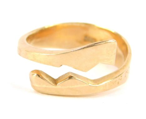 A 9ct gold ring in an abstract claw design, designed by Dorothy Budd, size Q, 4.7g.