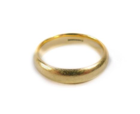 An 18ct gold wedding band, size U, 8.7g